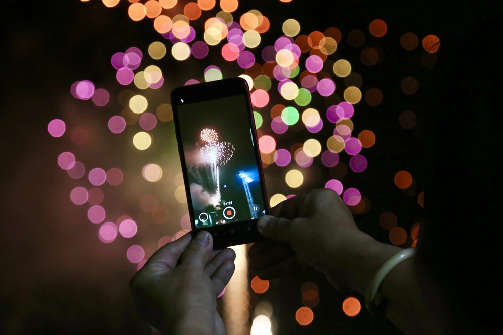 Chiêm ngưỡng màn pháo hoa mừng Quốc Khánh 2-9 ở Đồng Nai (9).jpg