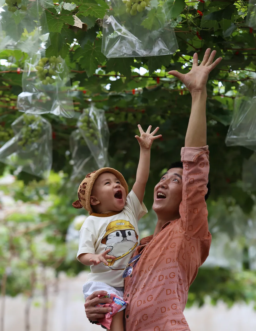 Hàng ngàn người đổ về Suối tiên ngày 2-9 (15).JPG