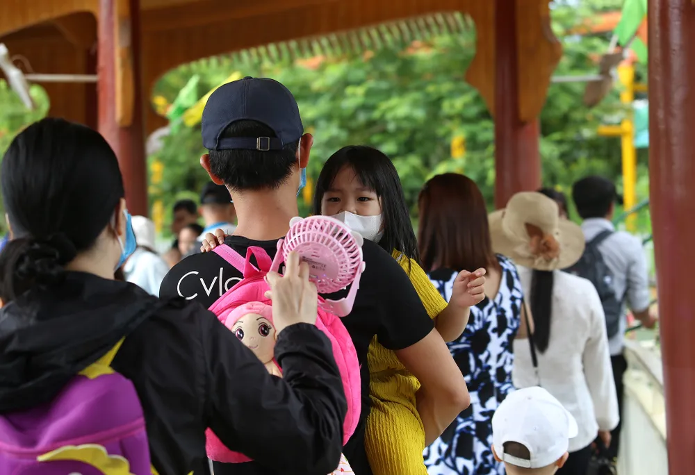 Hàng ngàn người đổ về Suối tiên ngày 2-9 (17).JPG