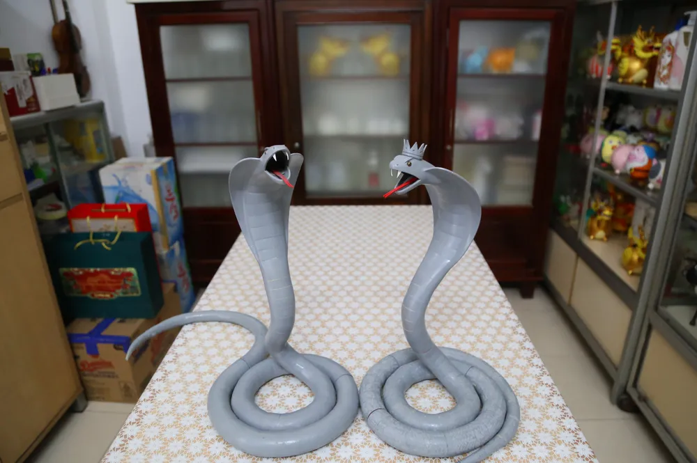 Độc đáo Bé Na làm từ ống nước của người họa sĩ già (4).JPG