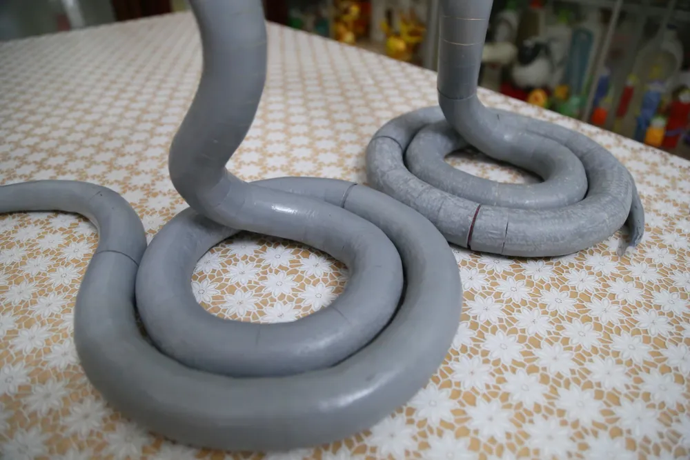 Độc đáo Bé Na làm từ ống nước của người họa sĩ già (7).JPG