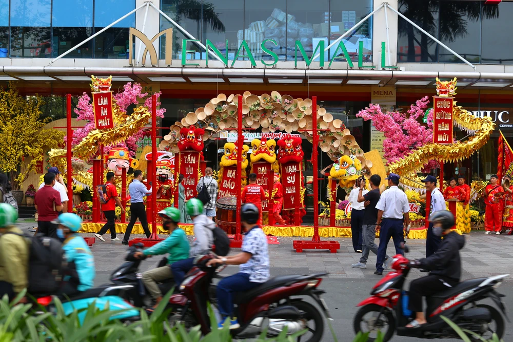 Đường phố TP.HCM đông đúc ngày đi làm đầu tiên sau Tết (13).JPG