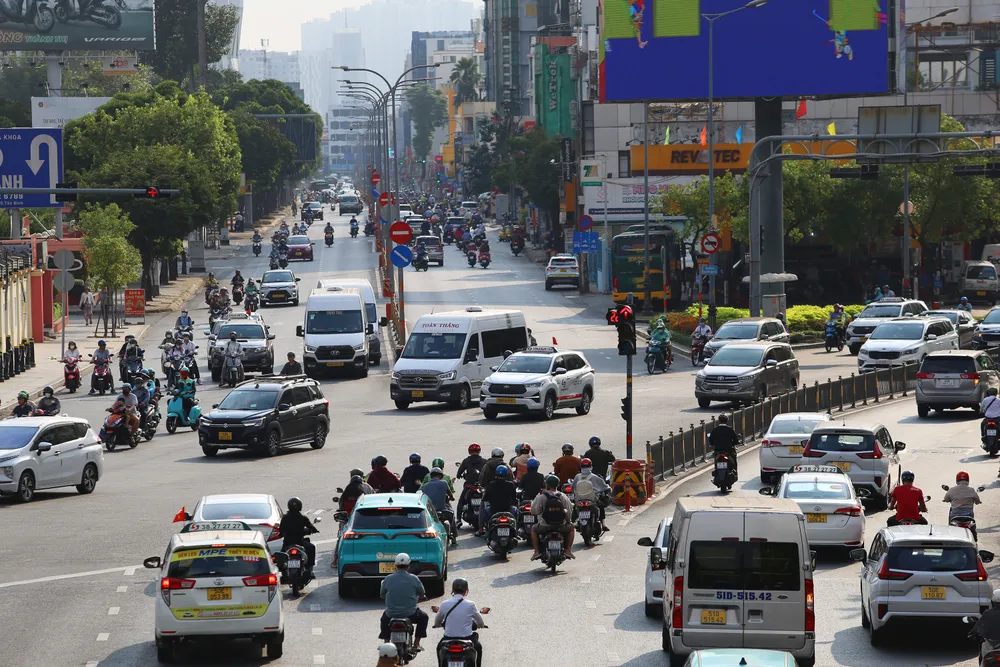 Đường phố TP.HCM đông đúc ngày đi làm đầu tiên sau Tết (14).JPG