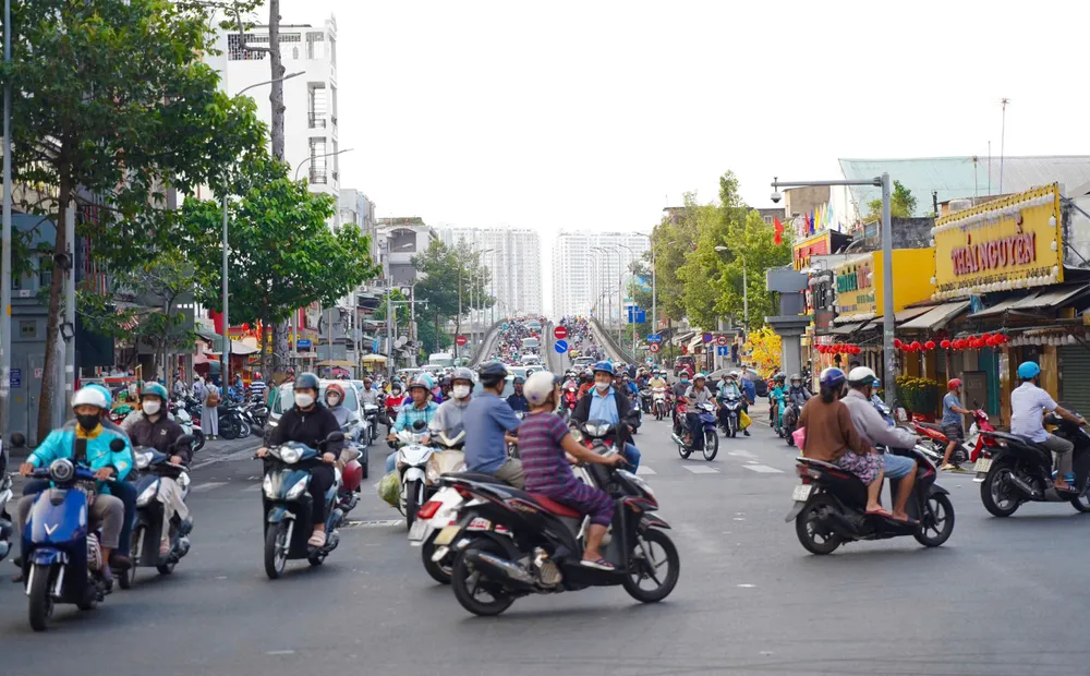 Đường phố TP.HCM đông đúc ngày đi làm đầu tiên sau Tết (26).jpg