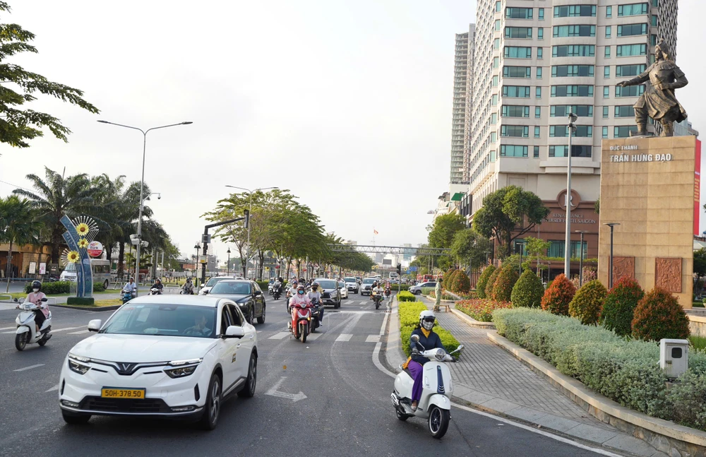 Đường phố TP.HCM đông đúc ngày đi làm đầu tiên sau Tết (27).jpg