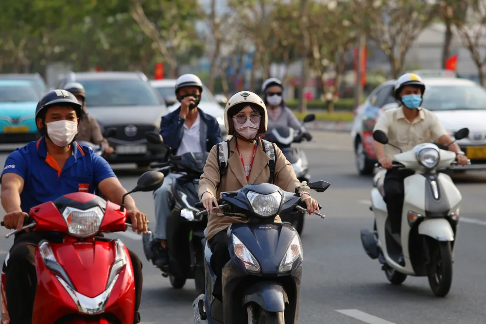 Đường phố TP.HCM đông đúc ngày đi làm đầu tiên sau Tết (4).JPG