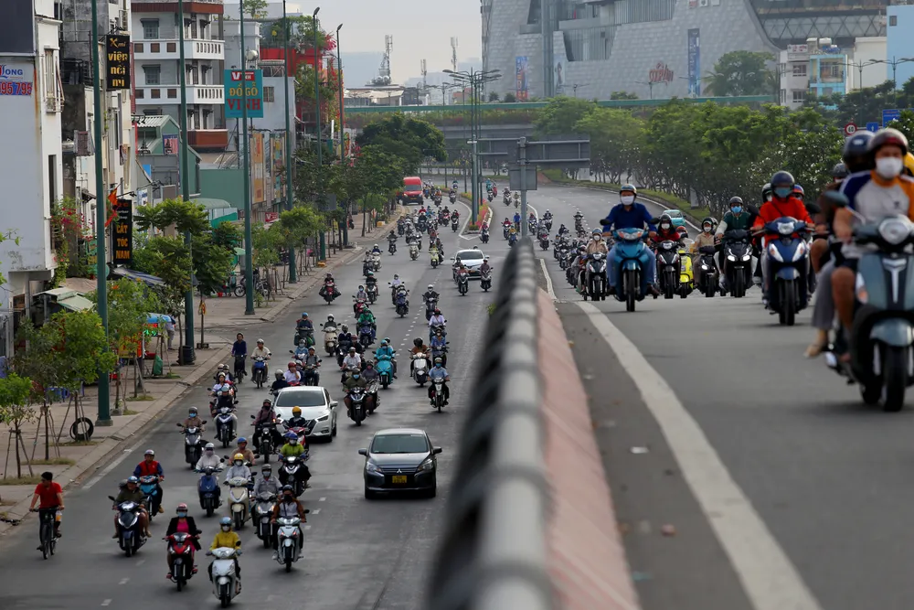 Đường phố TP.HCM đông đúc ngày đi làm đầu tiên sau Tết (6).JPG