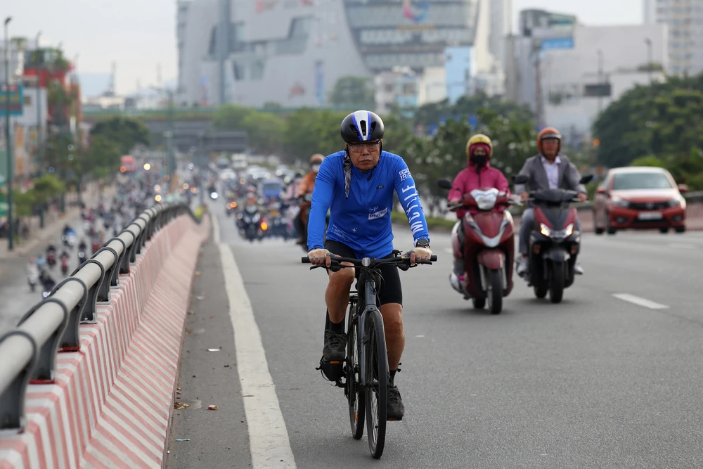 Đường phố TP.HCM đông đúc ngày đi làm đầu tiên sau Tết (8).JPG