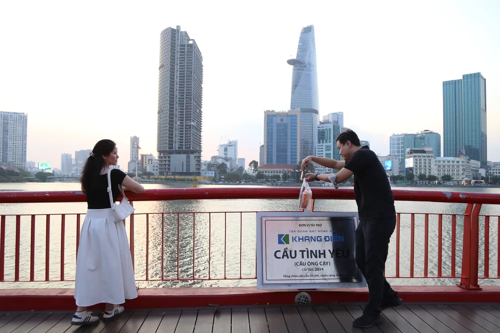 bờ sông Sài Gòn phía Thủ Thiêm (20).JPG