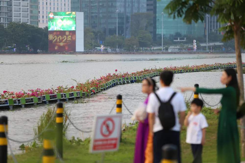 bờ sông Sài Gòn phía Thủ Thiêm (21).JPG