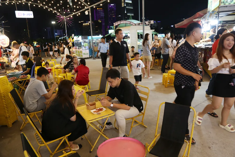 bờ sông Sài Gòn phía Thủ Thiêm (30).JPG