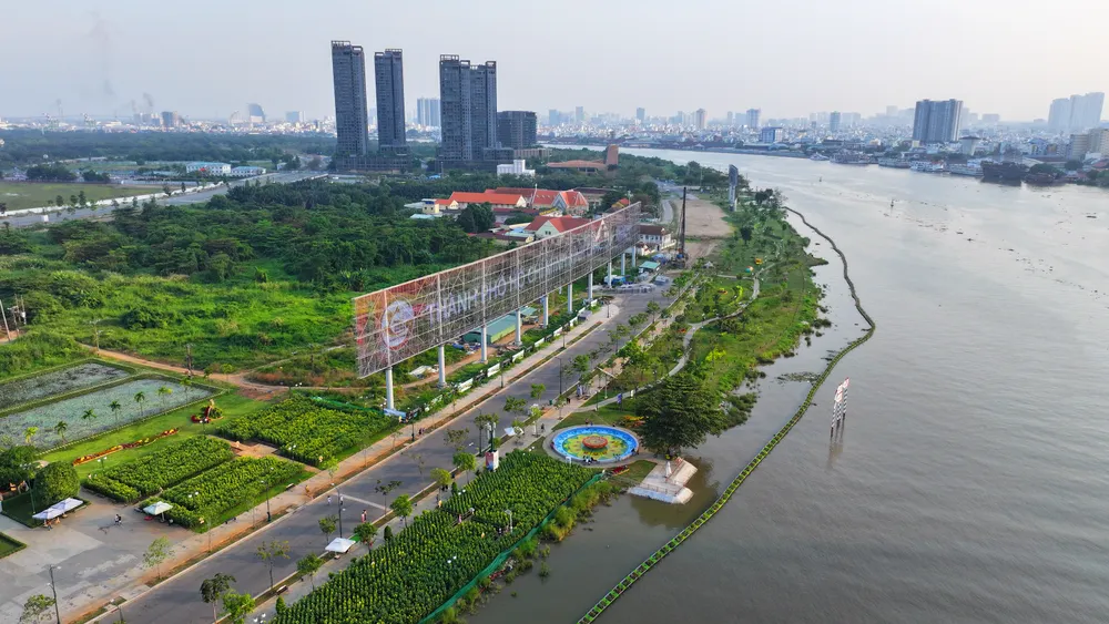 bờ sông Sài Gòn phía Thủ Thiêm (4).JPG