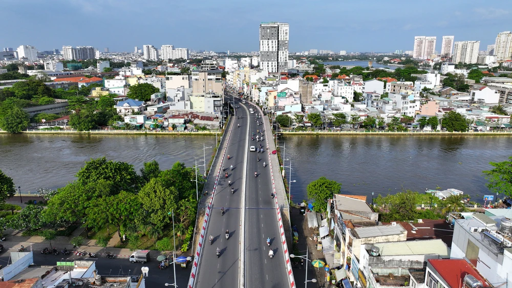Khu vực Thanh Đa rộng 427ha, nằm cạnh dòng sông Sài Gòn, sở hữu cảnh quan thiên nhiên độc đáo và hiếm có dù có phần lớn diện tích là đất nông nghiệp, hoang hóa chưa được khai thác. bán đảo thanh đa (2).JPG