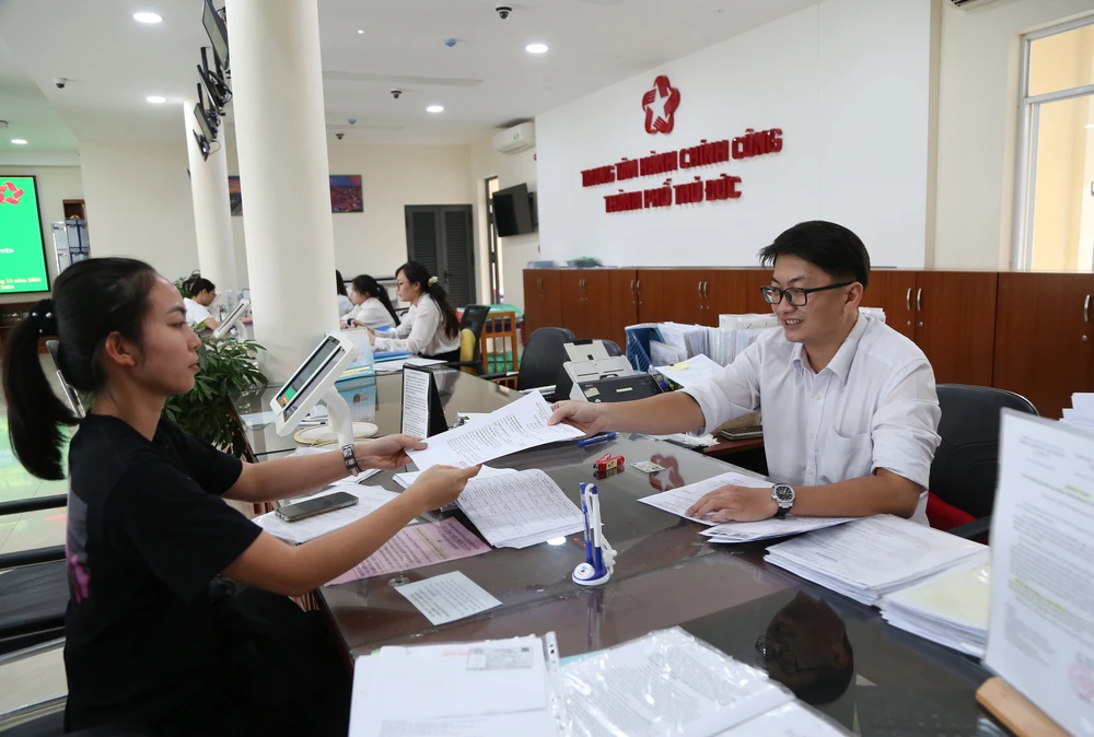 đội ngũ cán bộ (25).JPG