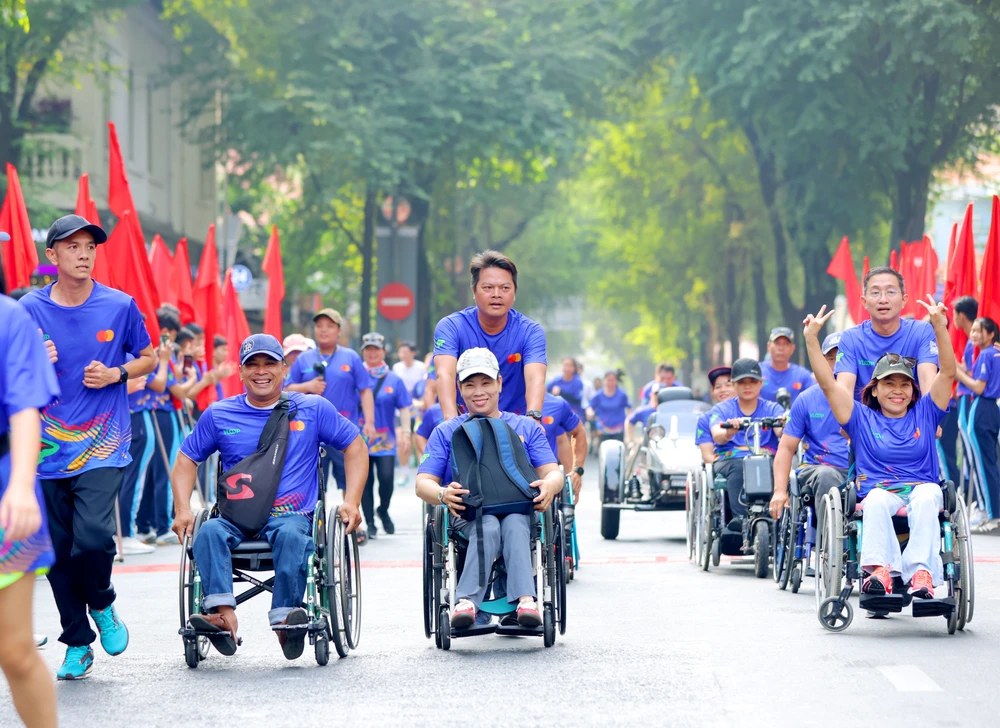 Nụ cười nghị lực_Nguyễn Hoàng.jpg