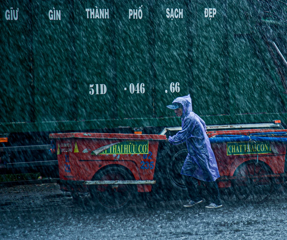 Thầm lặng dưới cơn mưa_Hiếu Minh Vũ.jpg