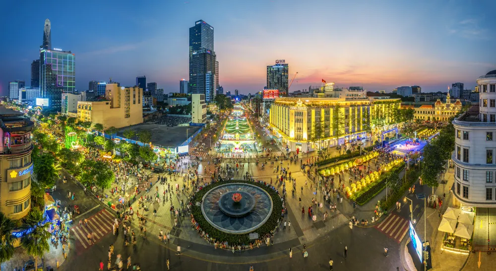 Ngày Xuân Trên Phố_NGUYỄN TẤN TUẤN.jpg