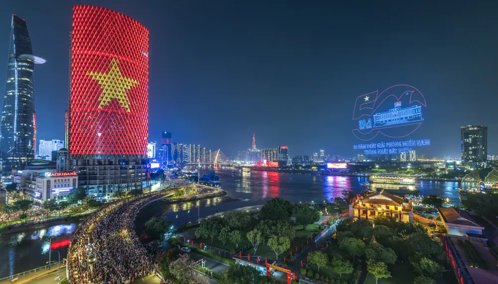 Rực Rỡ Trên Bầu Trời Thống Nhất_NGUYỄN TẤN TUẤN.jpg