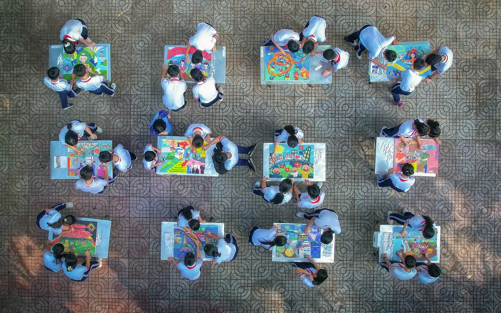 THÀNH PHỐ VƯƠN MÌNH TRONG ÁNH MẮT TRẺ THƠ_NGÔ TIẾN THỊNH.jpg