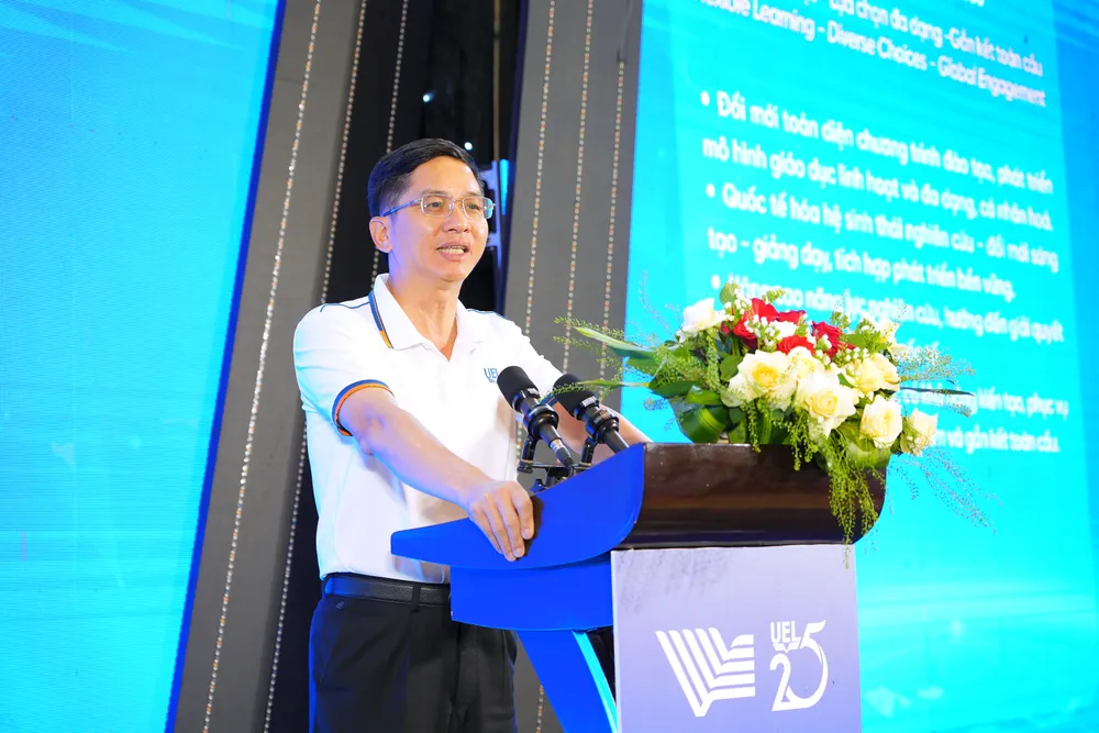 Trường Đại học Kinh tế - Luật phát biểu.JPG