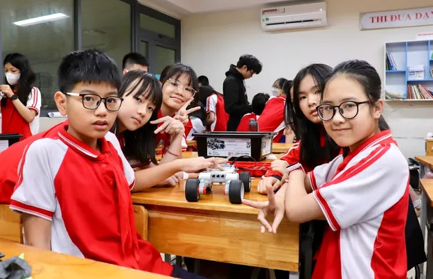 THPT chuyên Hà Nội - Amsterdam