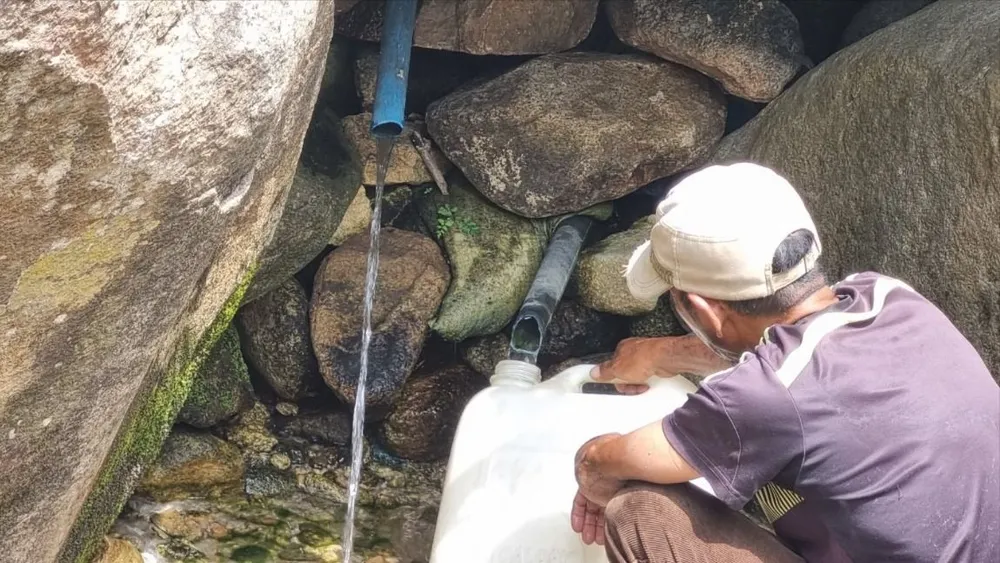 dòng nước suối