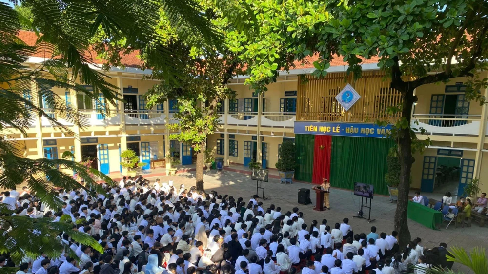 học sinh phải đi lao động nếu không tham gia hội trại.jpg