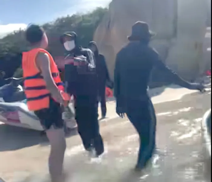 nữ du khách tố bị đánh