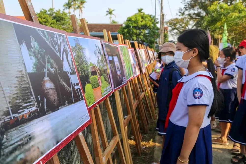 Tại làng Dương Nỗ thường diễn ra các hoạt động tri ân những cống hiến, hy sinh của Chủ tịch Hồ Chí Minh với dân tộc. sap nhap đơn vị hành chính 1.jpg