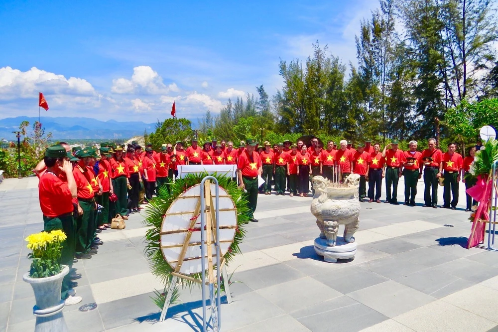 Sư đoàn 338 dâng hương, tưởng nhớ các chiến sĩ Gạc Ma chiến sĩ Gạc Ma 1.jpg