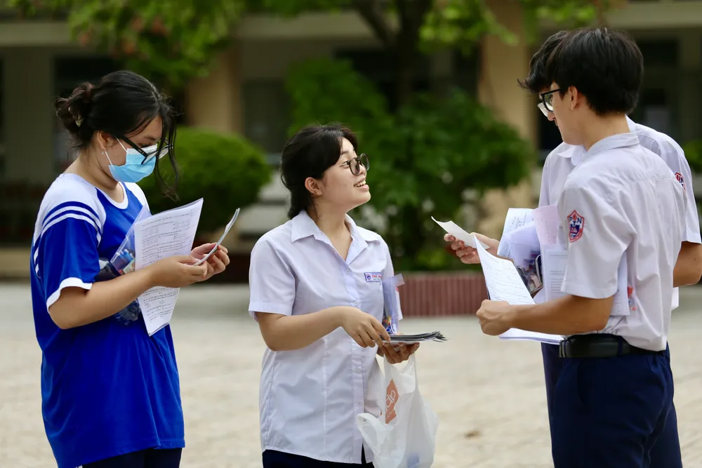 Đề Toán thi tốt nghiệp THPT 2024.jpg