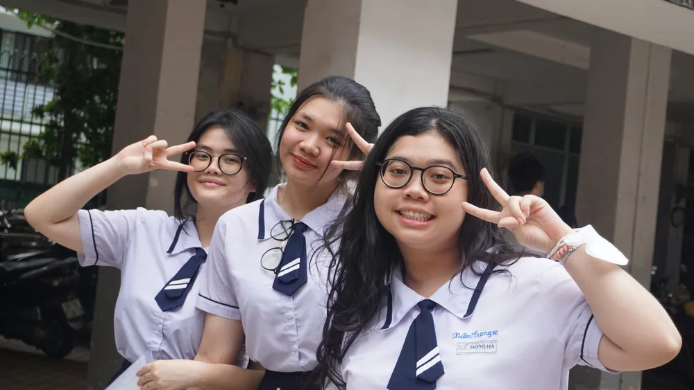 “Đối với môn Toán, em nghĩ mình chỉ cần làm đúng 38 câu đầu, những câu sau sẽ làm phương pháp loại trừ và có thể do ông trời quyết định” - Trang nói. thi tốt nghiệp THPT toán Q4.jpg