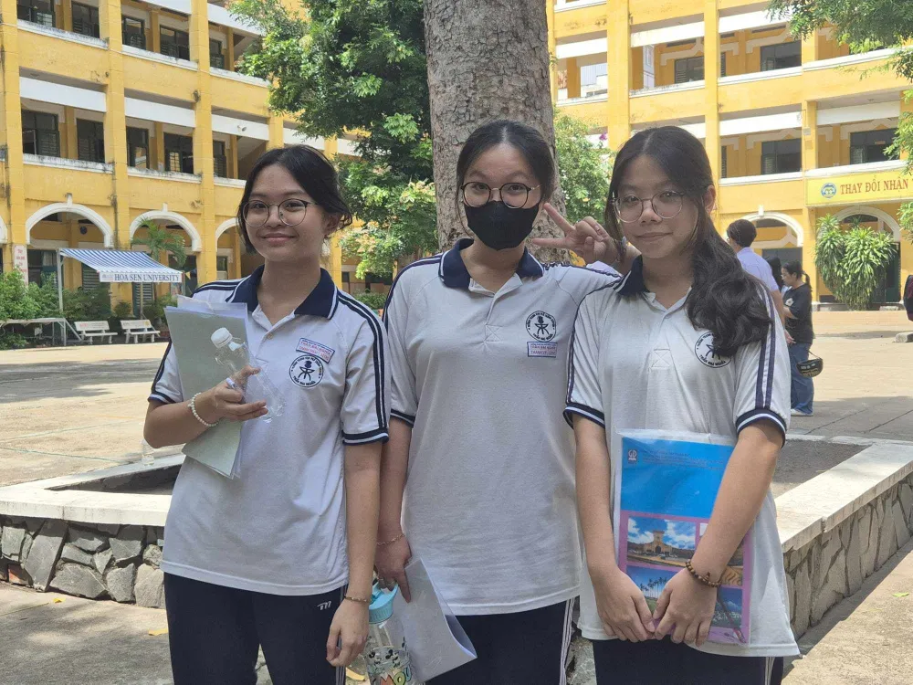 Thí sinh trường THPT chuyên Trần Đại Nghĩa, TP.HCM. Ảnh LONG VŨ Thi tốt nghiệp THPT_V4.jpg