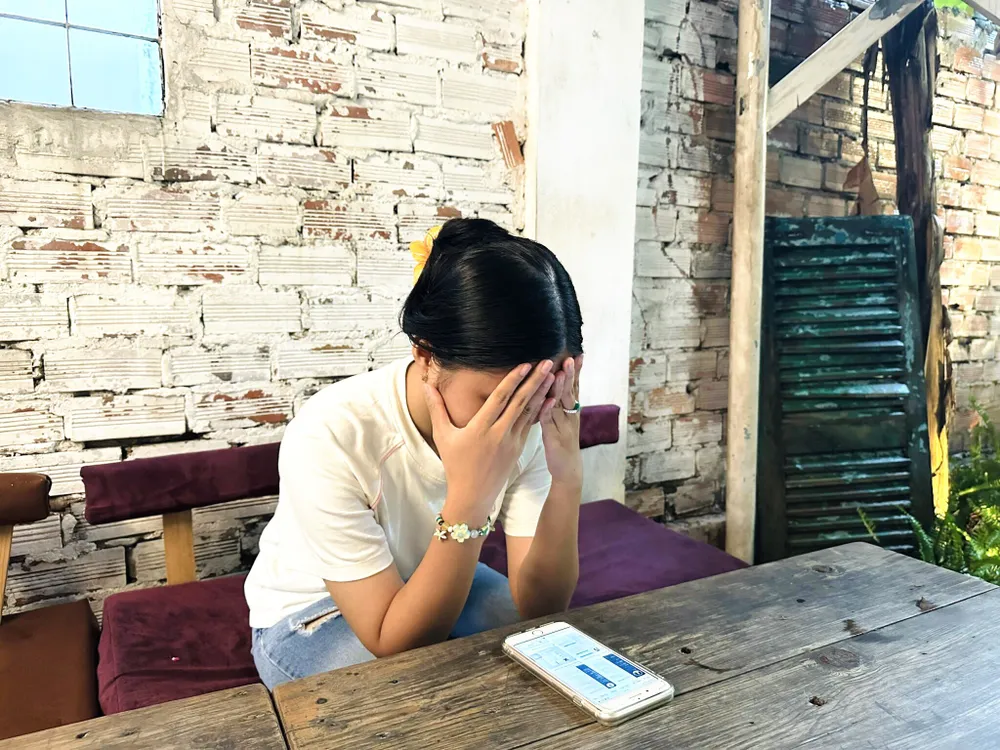 Chị T.A căng thẳng trước áp lực tìm một công việc tốt. Gen Z trầm cảm vì công việc