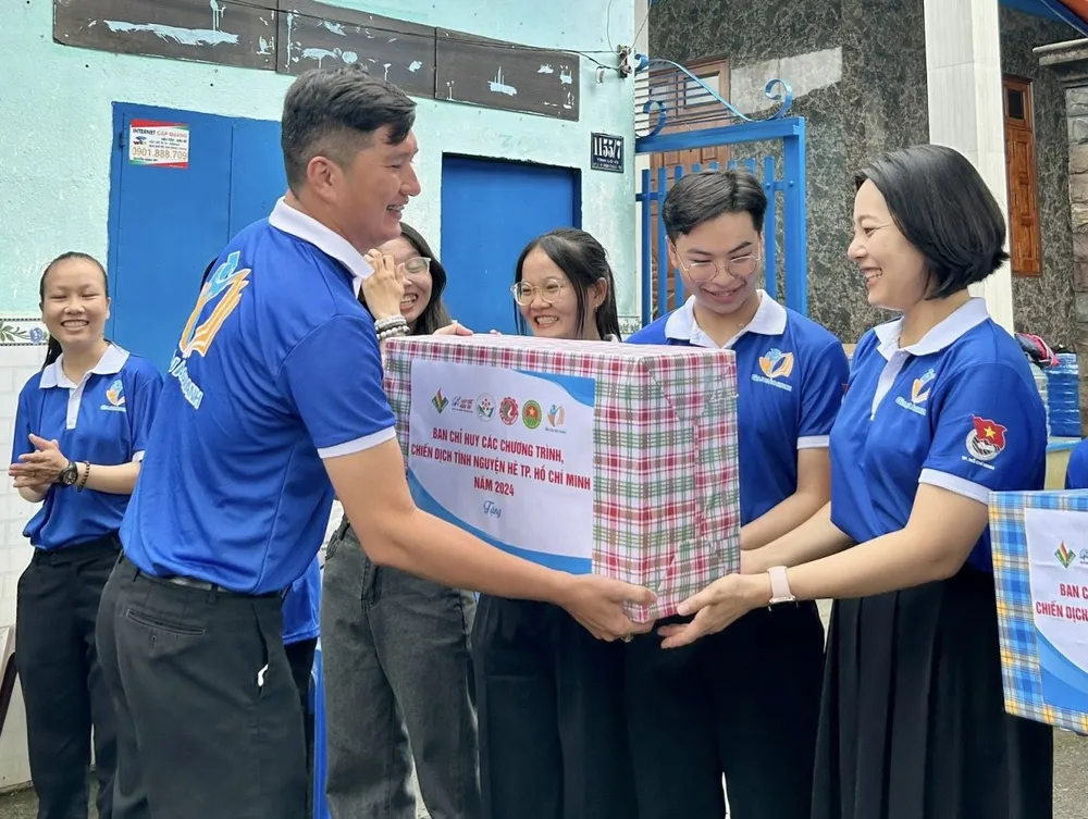 Gia sư áo xanh 2.JPG