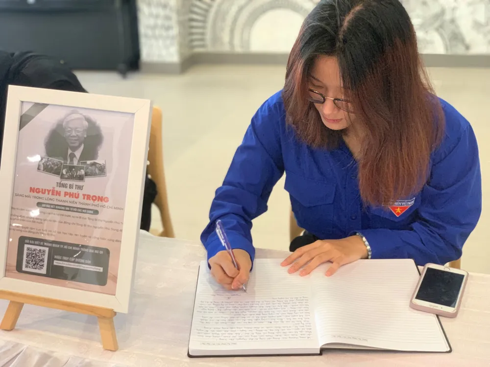 Các bạn đoàn viên thanh niên viết thư bày tỏ lòng biết ơn, tâm tư, nguyện vọng của bản thân gửi đến Tổng Bí thư Nguyễn Phú Trọng. A3.2.jpeg