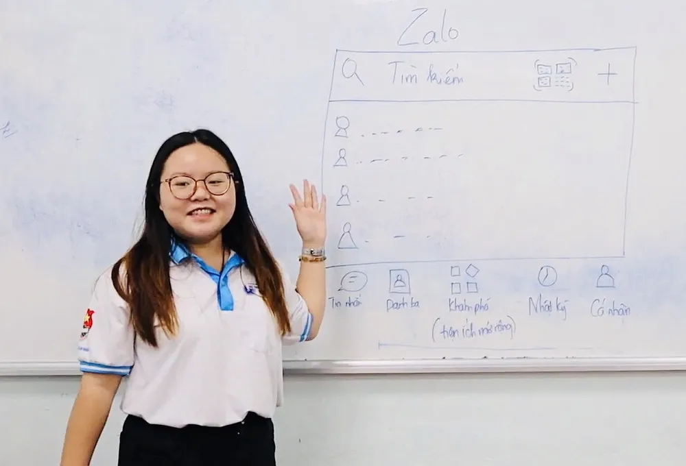 Những lần đầu tiên đứng lớp, Tuyền cho biết bản thân run lắm, cứ nói vấp hoài. Nhưng sau đó em dần dần quen, thấy vui và tự hào. Ảnh: MINH THƯ H4.JPG
