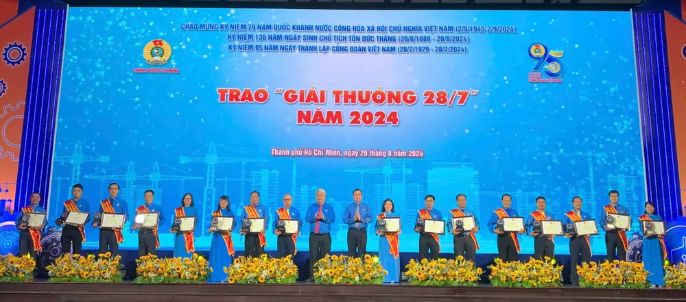 LĐLĐ TP.HCM biểu dương 16 Chủ tịch Công đoàn cơ sở nhận Giải thưởng 28-7 năm 2024. H2 (1) (1).jpeg