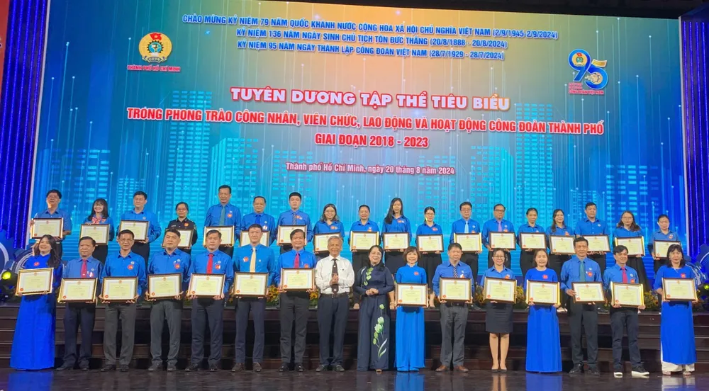 Liên đoàn Lao động TP.HCM biểu dương 95 tập thể có thành tích tiêu biểu, đóng góp tích cực đối với phong trào công nhân, viên chức, lao động và hoạt động Công đoàn TP giai đoạn 2018 - 2023. H3 (2).jpeg
