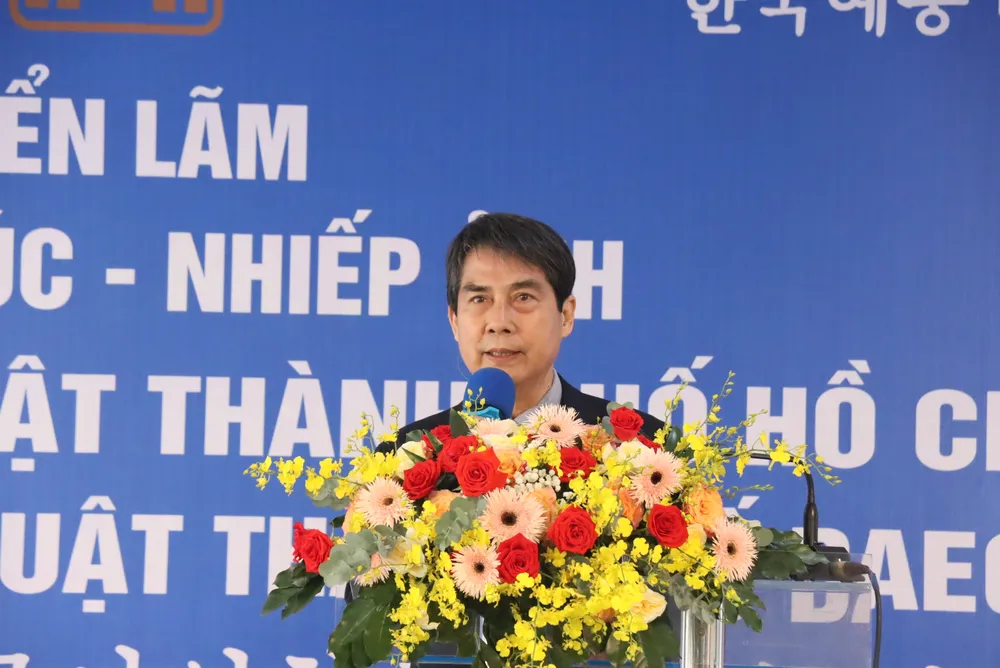 Ông Nguyễn Trường Lưu, Chủ tịch Liên hiệp các Hội Văn học nghệ thuật TP.HCM phát biểu khai mạc triển lãm kiến trúc, mỹ thuật, nhiếp ảnh. H1 (2).JPG