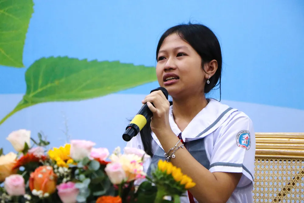 Em Nguyễn Hoàng Kym xúc động chia sẻ tại chương trình. H4.jpg