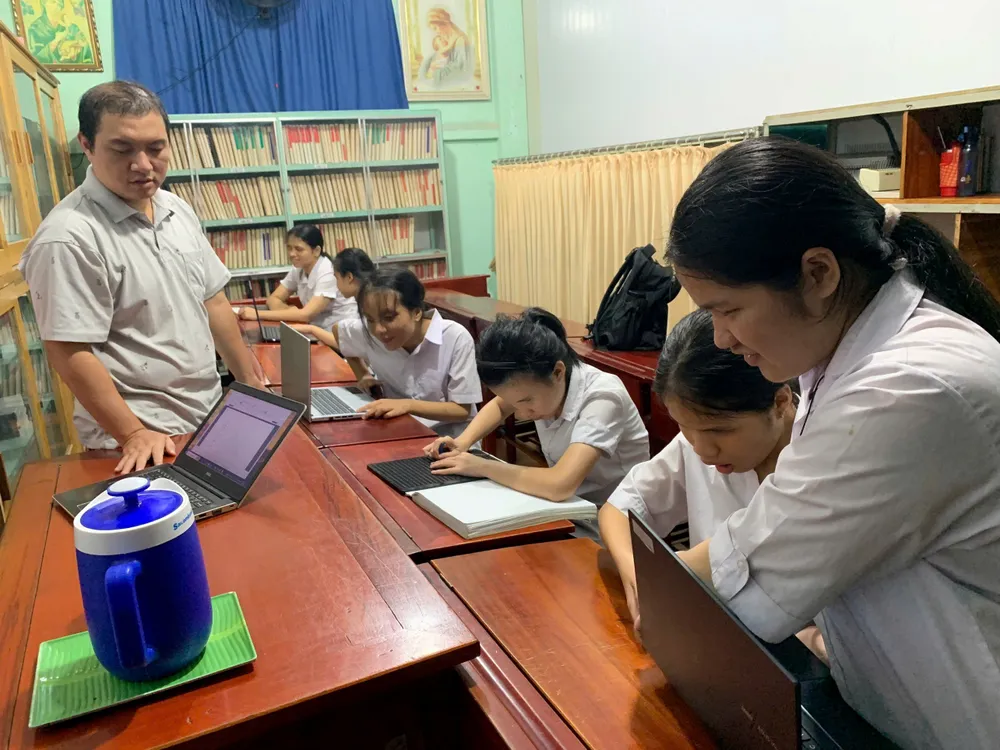 thầy giáo khiếm thị dạy toán