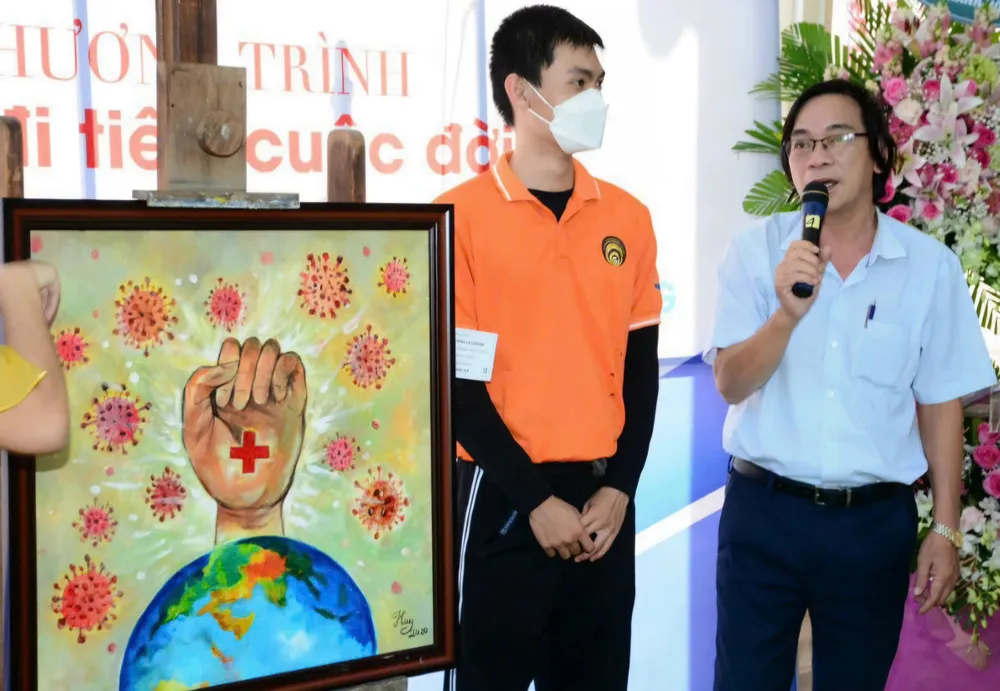 Bức tranh lọt vào top 100 trong tổng số 10.000 bức tranh dự thi. Bức tranh “Chống lại Corona” của Vũ Gia Huy. ẢNH: TL. n7.jpeg