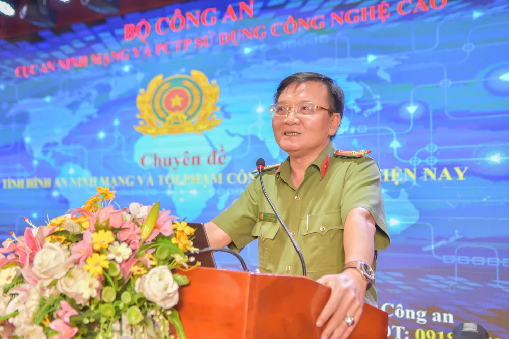 Thượng tá - Thạc sĩ Đỗ Minh Kim, Phó Trưởng phòng 3, Cục A05 (Bộ Công an) phát biểu tại hội nghị. tội phạm mạng.jpeg