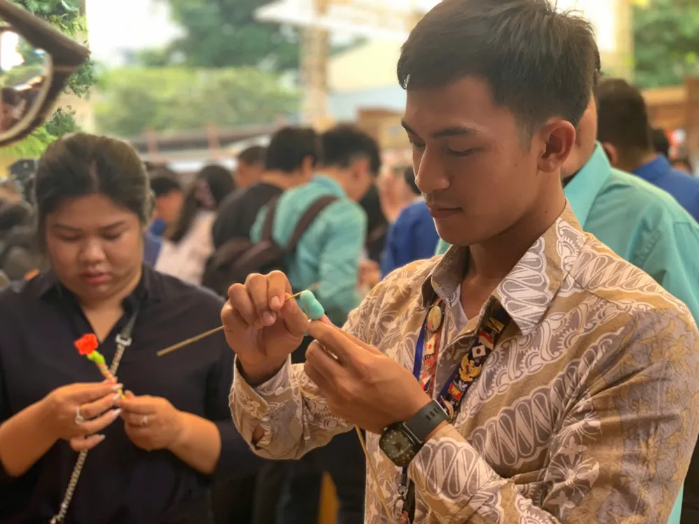 gia đình nuôi.jpg