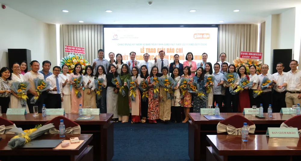 Giải báo chí viết về giáo dục