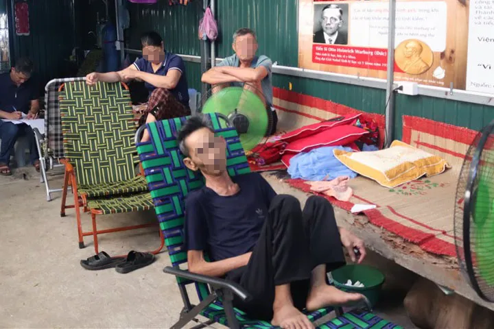 Bệnh nhân ung thư tại cơ sở chữa bệnh bằng...uống nước. cơ sở chữa bệnh
