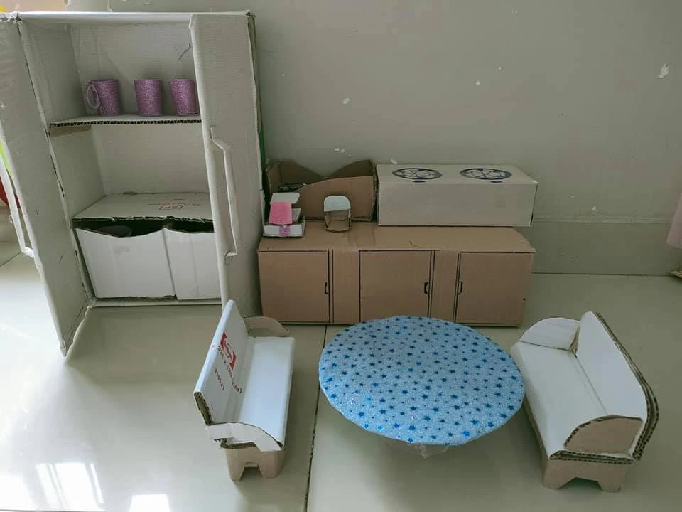 Ở nhà mùa dịch: Chị em 'bày trò' để giảm stress ảnh 1 Ở nhà mùa dịch: Chị em 'bày trò' để giảm stress ảnh 1