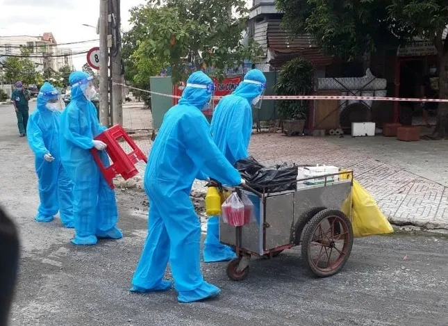 Tận dụng xe lăn, xích lô, xe bán chuối nướng, sữa đậu nành,... để lấy mẫu ảnh 5