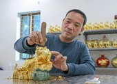 Người dân đến chợ sỉ mua lẻ đồ lễ cúng ông Công ông Táo để tiết kiệm ảnh 8 Hà Nội: Hổ dát vàng hút khách dịp Tết Nguyên đán 2022
